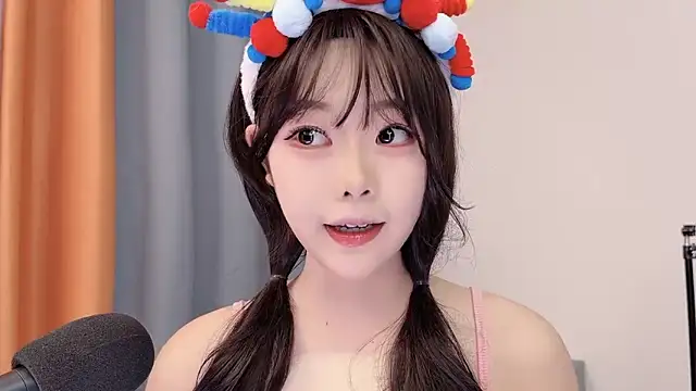 smalldaisy online show from February 8, 1:36 am