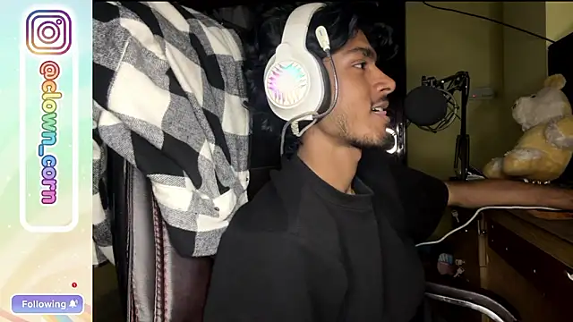 Snapshot of tooexpensive chatting on February 1, 7:56 pm tooexpensive online show from February 1, 7:56 pm