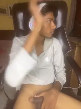 Snapshot of tooexpensive chatting on December 21, 7:32 am tooexpensive online show from December 21, 7:32 am