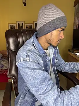 Snapshot of tooexpensive chatting on January 13, 5:00 am tooexpensive online show from January 13, 5:00 am