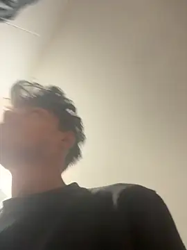 Snapshot of tooexpensive chatting on March 4, 3:25 am tooexpensive online show from March 4, 3:25 am