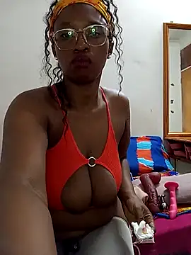 YammyChocTits online show from January 7, 4:06 am