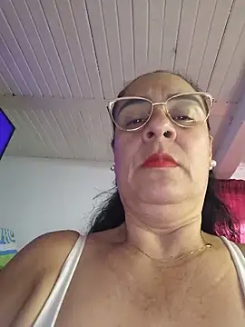 Snapshot of KiaraFoster chatting on June 7, 5:07 pm KiaraFoster online show from June 7, 5:07 pm