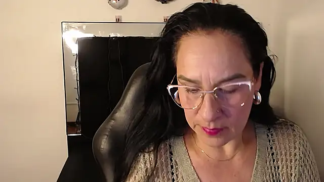 KiaraFoster online show from December 19, 2:30 pm