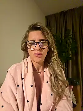 Snapshot of LaLynn chatting on March 2, 6:48 pm LaLynn online show from March 2, 6:48 pm