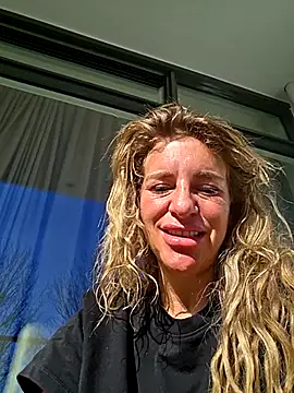 Snapshot of LaLynn chatting on February 25, 11:32 am LaLynn online show from February 25, 11:32 am