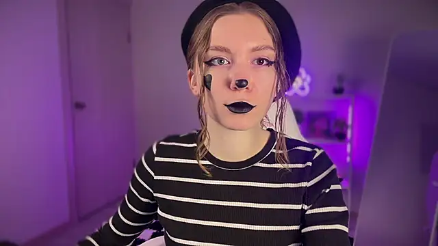 KellySunn online show from March 27, 7:39 am