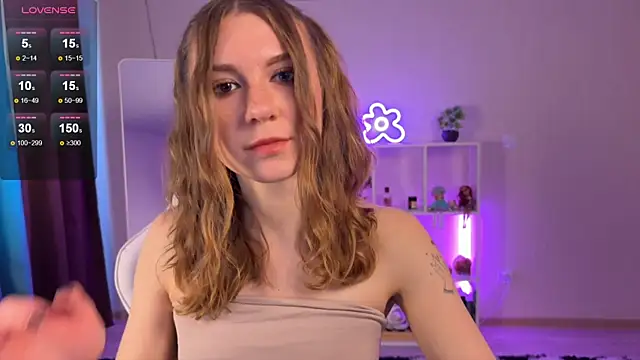 Snapshot of KellySunn chatting on May 8, 8:18 am KellySunn online show from May 8, 8:18 am