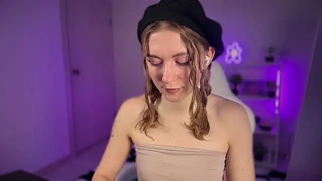 KellySunn online show from March 28, 8:04 am