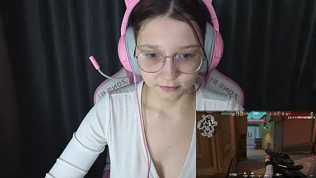 Pink-Aura- online show from January 11, 6:15 pm