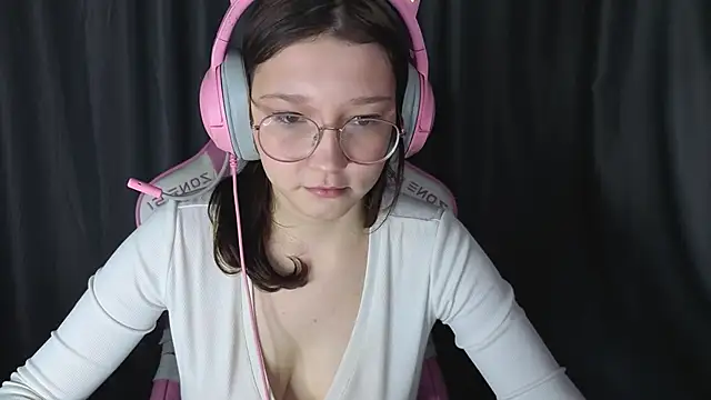 Pink-Aura- online show from January 13, 5:06 pm