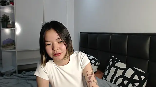 Snapshot of niia_mur chatting on February 22, 5:58 pm niia mur online show from February 22, 5:58 pm