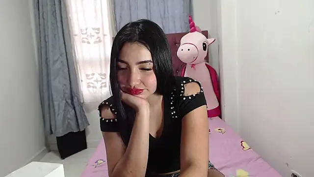 BrinsHilton  online show from February 20, 8:33 pm