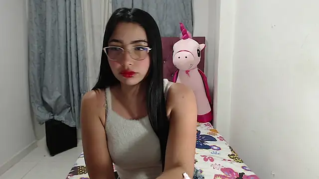 BrinsHilton  online show from February 9, 11:25 pm