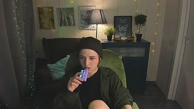 Snapshot of SarahShelby chatting on May 27, 9:00 pm SarahShelby online show from May 27, 9:00 pm