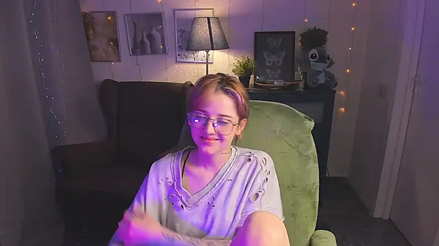 Snapshot of SarahShelby chatting on May 22, 9:13 pm SarahShelby online show from May 22, 9:13 pm