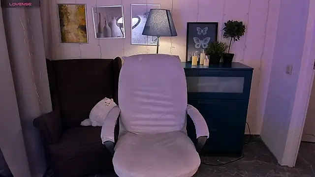 SarahShelby online show from February 19, 6:32 am