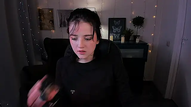 SarahShelby online show from March 31, 8:44 pm