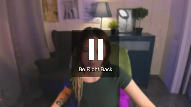 Snapshot of SarahShelby chatting on June 12, 10:35 am SarahShelby online show from June 12, 10:35 am