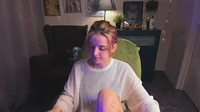 Snapshot of SarahShelby chatting on June 3, 8:46 pm SarahShelby online show from June 3, 8:46 pm