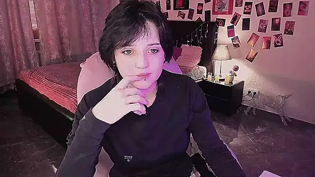 SarahShelby online show from March 5, 10:45 am