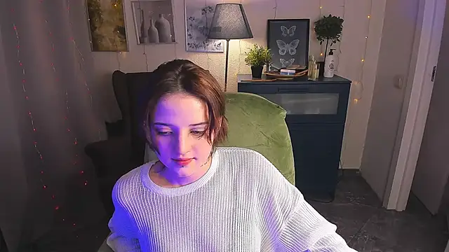 Snapshot of SarahShelby chatting on June 6, 10:15 pm SarahShelby online show from June 6, 10:15 pm