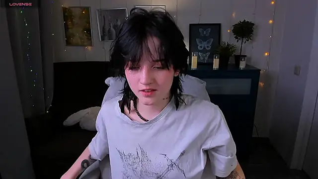 SarahShelby online show from March 11, 3:28 pm