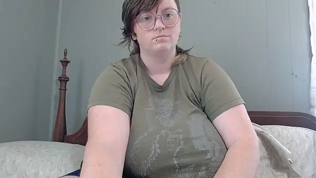 Snapshot of Pupghostt chatting on July 15, 1:29 pm Pupghostt online show from July 15, 1:29 pm