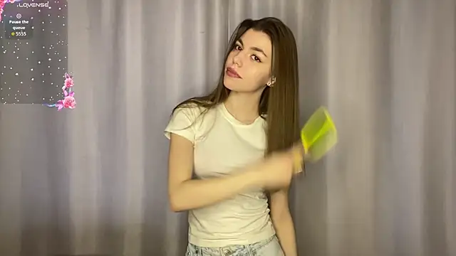 Snapshot of NeidaGowing chatting on February 28, 7:19 am NeidaGowing online show from February 28, 7:19 am