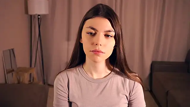 Snapshot of NeidaGowing chatting on January 8, 7:03 am NeidaGowing online show from January 8, 7:03 am