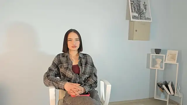 BrittnyRodney online show from December 21, 7:43 am