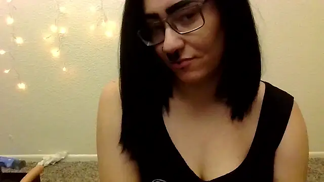 Snapshot of GabbyDaniella chatting on January 11, 2:18 am GabbyDaniella online show from January 11, 2:18 am