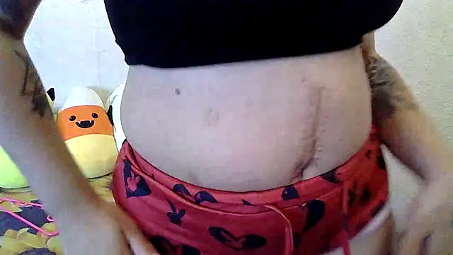 Snapshot of GabbyDaniella chatting on February 4, 8:37 pm GabbyDaniella online show from February 4, 8:37 pm