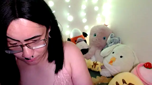 Snapshot of GabbyDaniella chatting on March 2, 6:03 am GabbyDaniella online show from March 2, 6:03 am