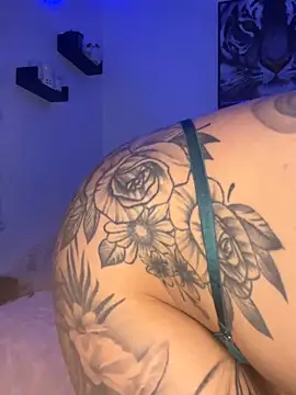 urprettygirlleenay online show from February 18, 10:17 pm