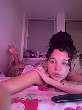 urprettygirlleenay online show from February 9, 7:56 pm