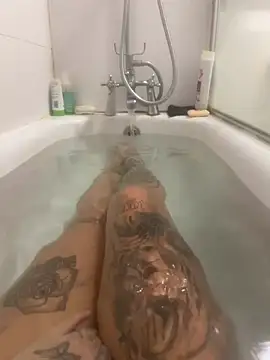 urprettygirlleenay online show from February 17, 2:25 pm