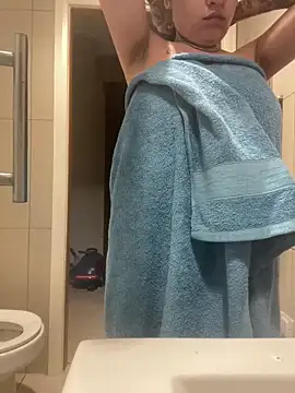 urprettygirlleenay online show from March 30, 5:47 pm