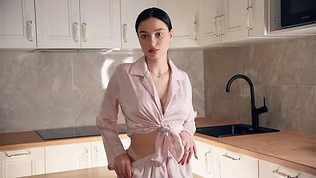 Snapshot of TyraEspina chatting on January 9, 7:10 pm TyraEspina online show from January 9, 7:10 pm