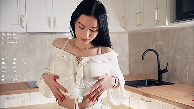 Snapshot of TyraEspina chatting on January 6, 9:19 pm TyraEspina online show from January 6, 9:19 pm