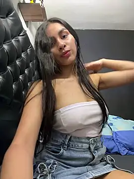 ManuelaEvans  online show from March 10, 9:30 pm