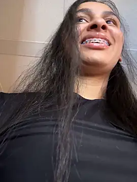 ManuelaEvans  online show from April 9, 9:54 pm