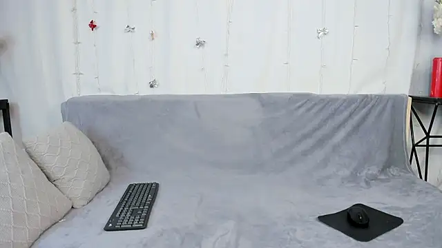 andyyzzz online show from February 26, 8:09 pm