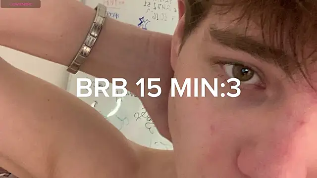 Snapshot of andyyzzz chatting on January 11, 12:50 am andyyzzz online show from January 11, 12:50 am