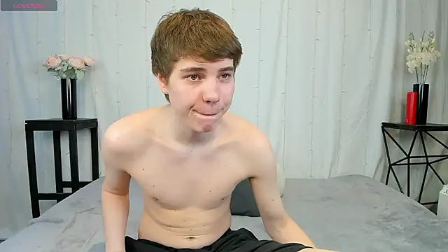 andyyzzz online show from March 6, 7:31 pm