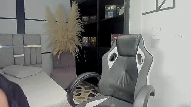 AmbarBrownn  online show from March 24, 8:20 pm