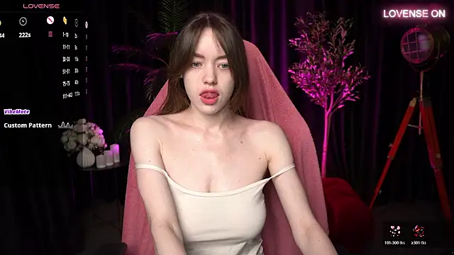 Velouraa online show from February 12, 11:15 pm