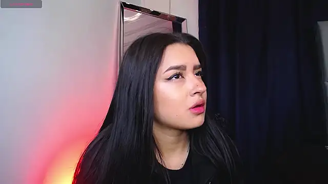 Emilyy05  online show from March 26, 1:04 am