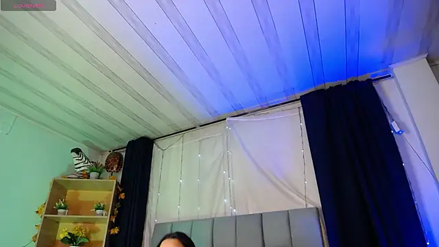 Emilyy05  online show from December 23, 3:17 am