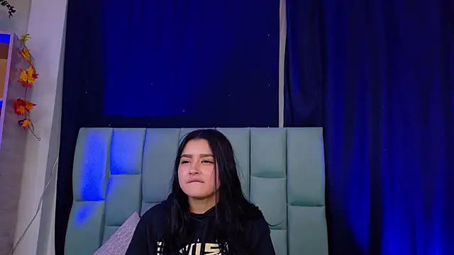 Snapshot of Emilyy05_ chatting on June 27, 3:01 am Emilyy05 online show from June 27, 3:01 am